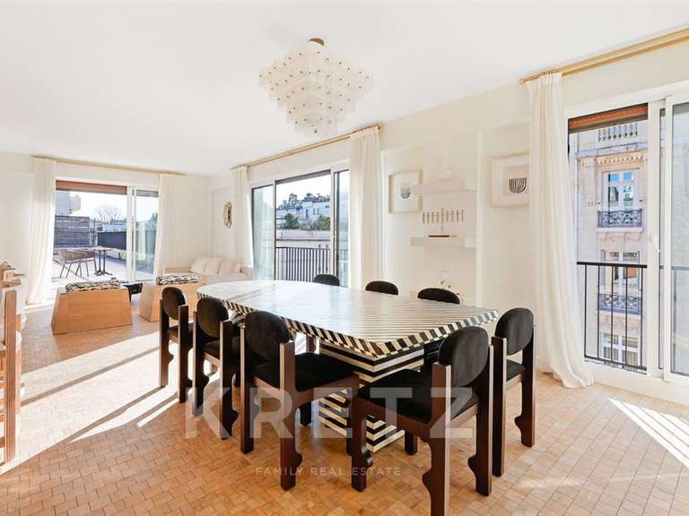 Apartment Neuilly-sur-Seine - 2 bedrooms - 174m²