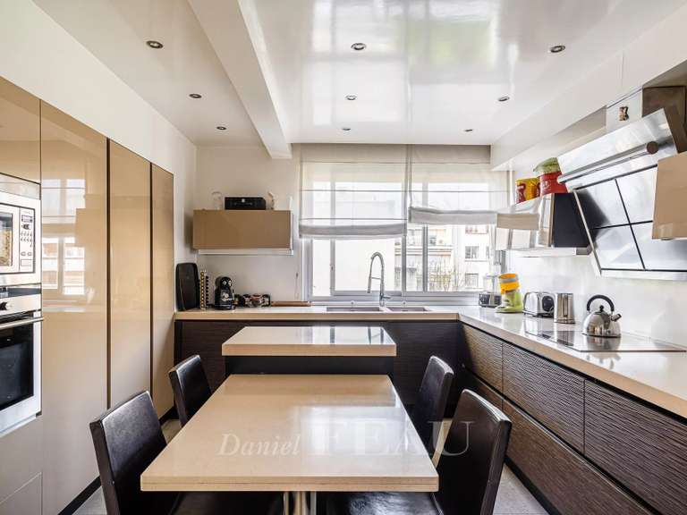Apartment Neuilly-sur-Seine - 4 bedrooms - 195m²