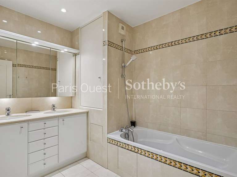 Appartement Neuilly-sur-Seine - 3 chambres - 167m²