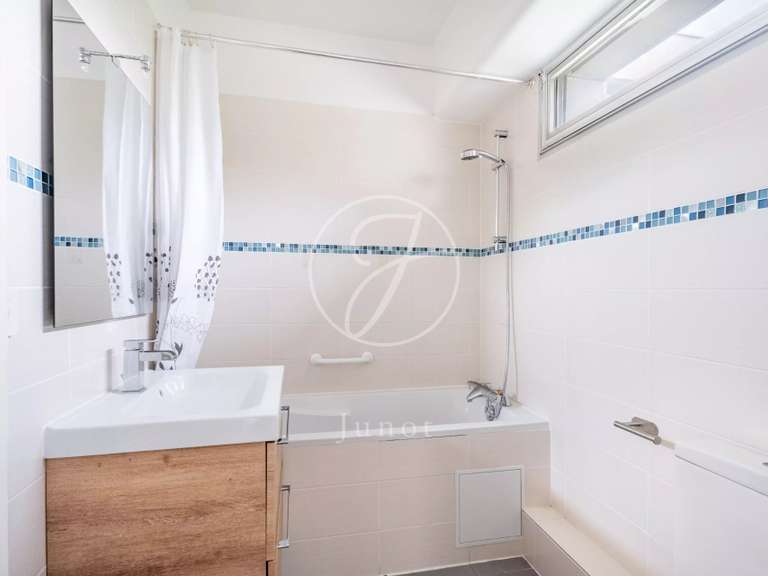 Apartment Neuilly-sur-Seine - 3 bedrooms - 109m²