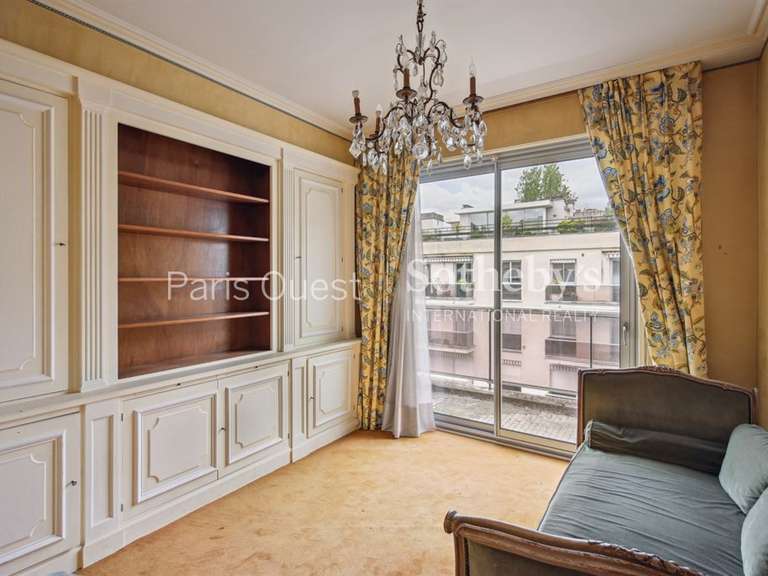 Apartment Neuilly-sur-Seine - 3 bedrooms - 119m²