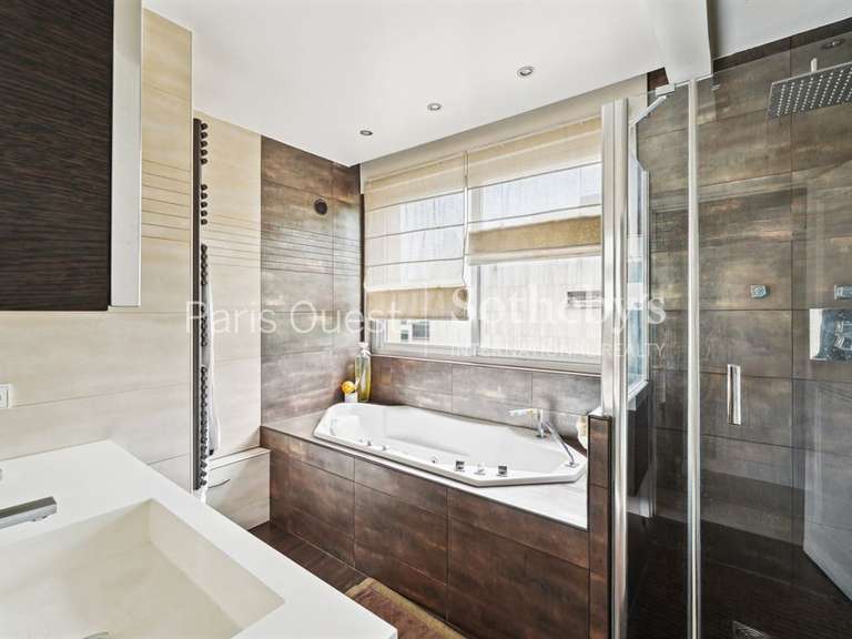 Apartment Neuilly-sur-Seine - 4 bedrooms - 195m²