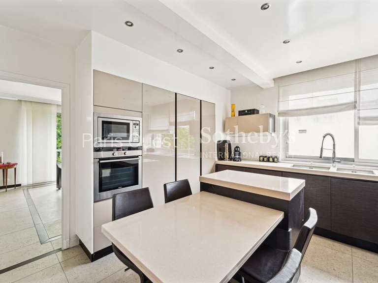 Apartment Neuilly-sur-Seine - 4 bedrooms - 195m²