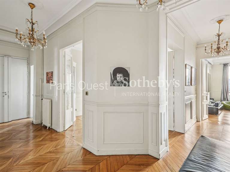 Apartment Neuilly-sur-Seine - 4 bedrooms - 180m²