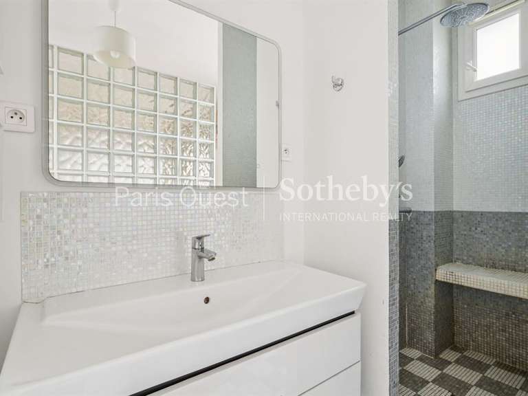 Apartment Neuilly-sur-Seine - 4 bedrooms - 131m²