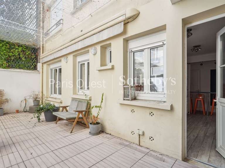Apartment Neuilly-sur-Seine - 4 bedrooms - 131m²