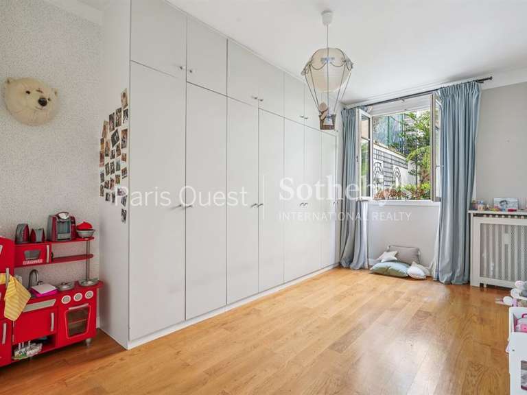 Apartment Neuilly-sur-Seine - 4 bedrooms - 131m²