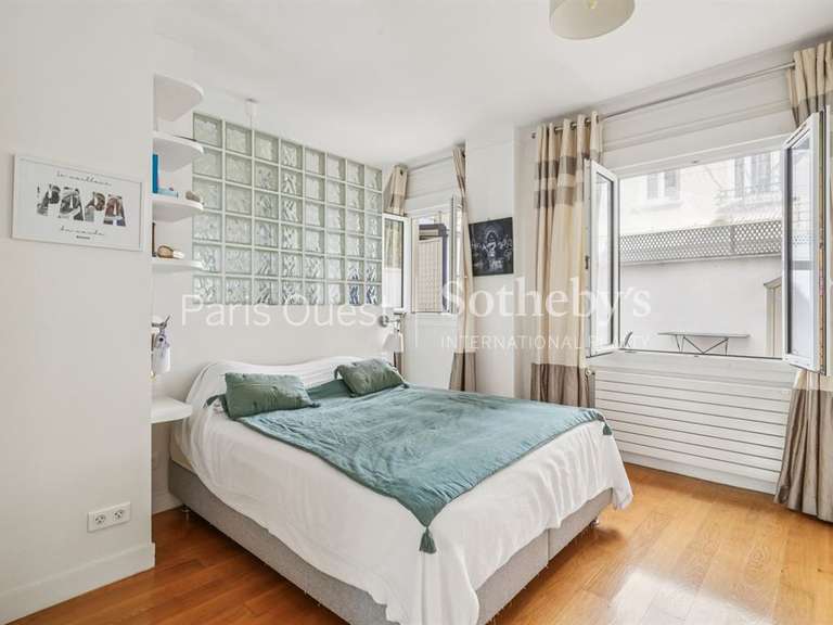 Apartment Neuilly-sur-Seine - 4 bedrooms - 131m²