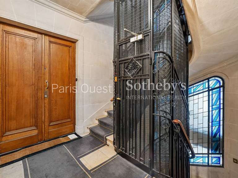 Apartment Neuilly-sur-Seine - 4 bedrooms - 198m²