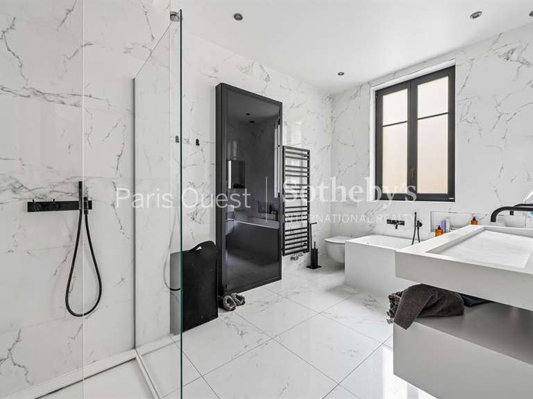Apartment Neuilly-sur-Seine - 4 bedrooms - 198m²