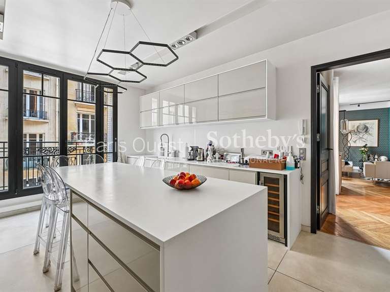 Apartment Neuilly-sur-Seine - 4 bedrooms - 198m²