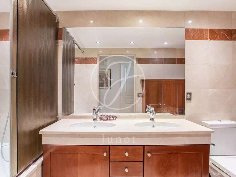 Appartement Neuilly-sur-Seine - 3 chambres - 295m²