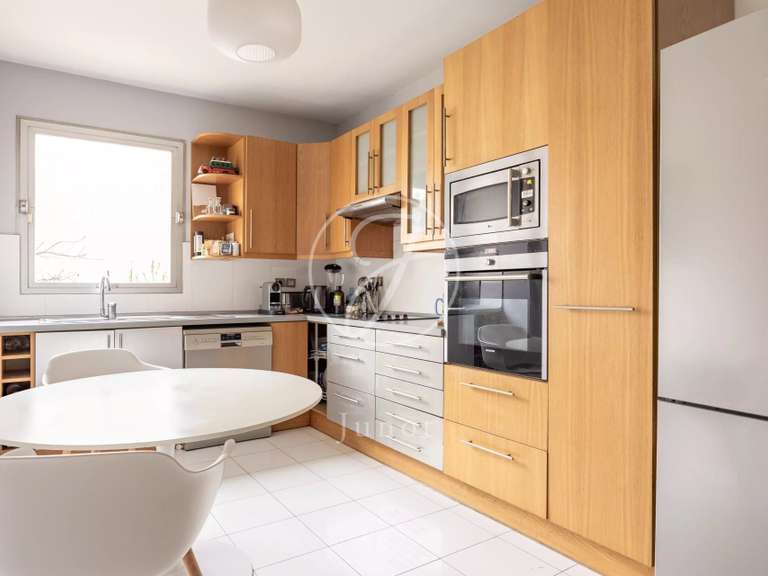 Apartment Neuilly-sur-Seine - 3 bedrooms - 110m²