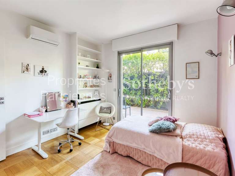 Apartment Neuilly-sur-Seine - 4 bedrooms - 172m²