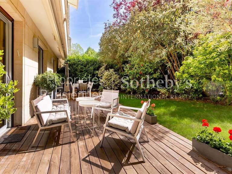 Apartment Neuilly-sur-Seine - 4 bedrooms - 172m²