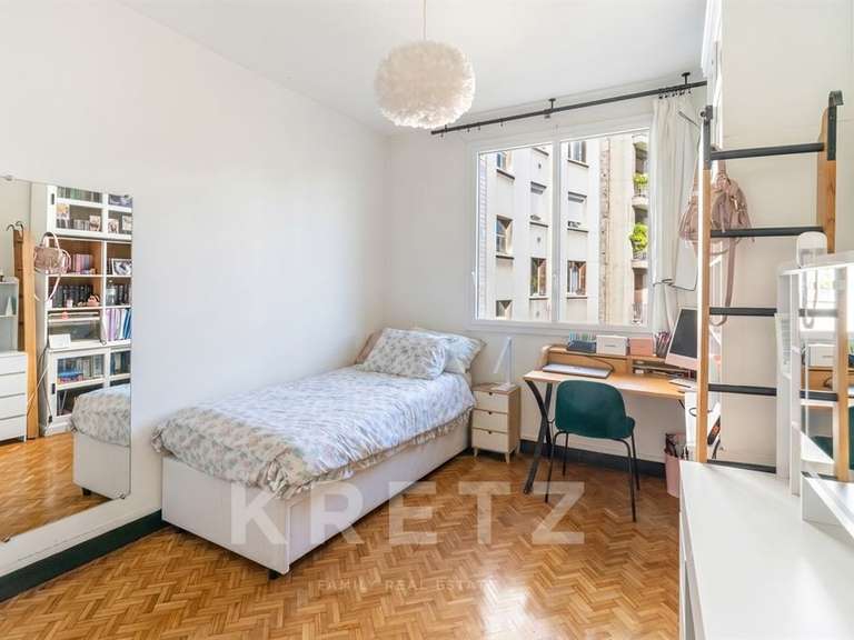 Apartment Neuilly-sur-Seine - 4 bedrooms - 123m²
