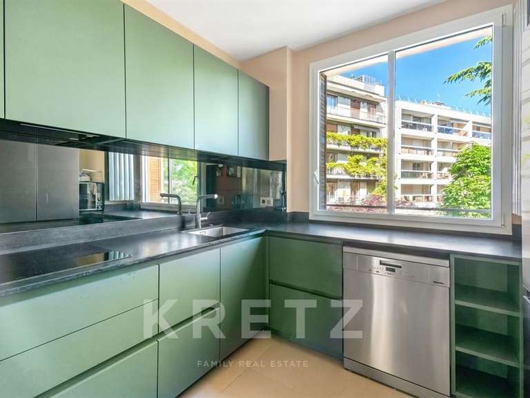 Apartment Neuilly-sur-Seine - 4 bedrooms - 123m²