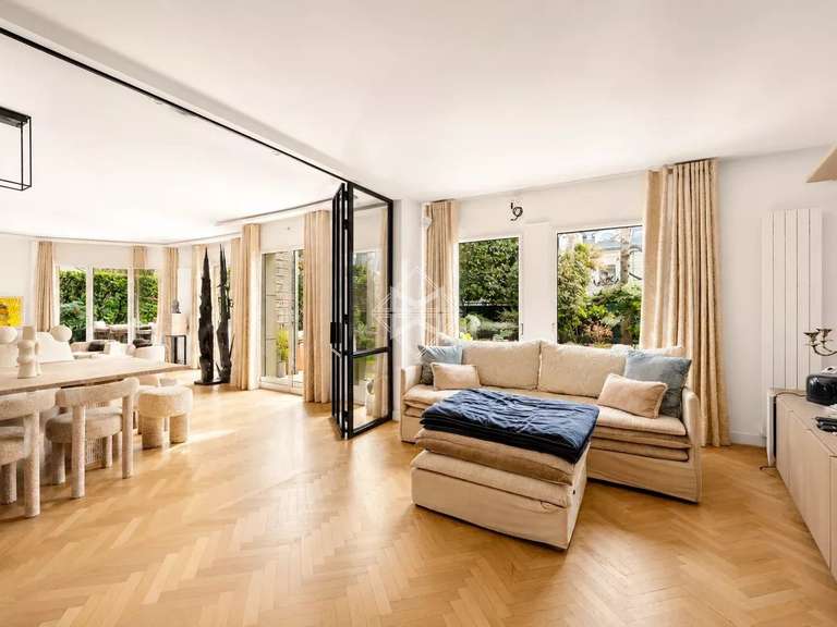 Apartment Neuilly-sur-Seine - 3 bedrooms - 165m²