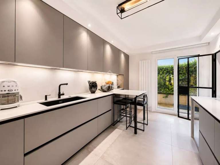 Apartment Neuilly-sur-Seine - 3 bedrooms - 165m²