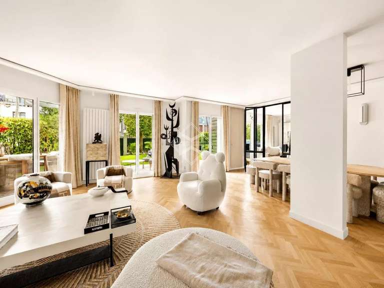 Apartment Neuilly-sur-Seine - 3 bedrooms - 165m²