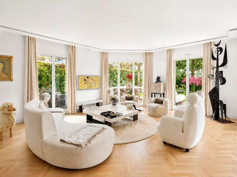 Apartment Neuilly-sur-Seine - 3 bedrooms - 165m²