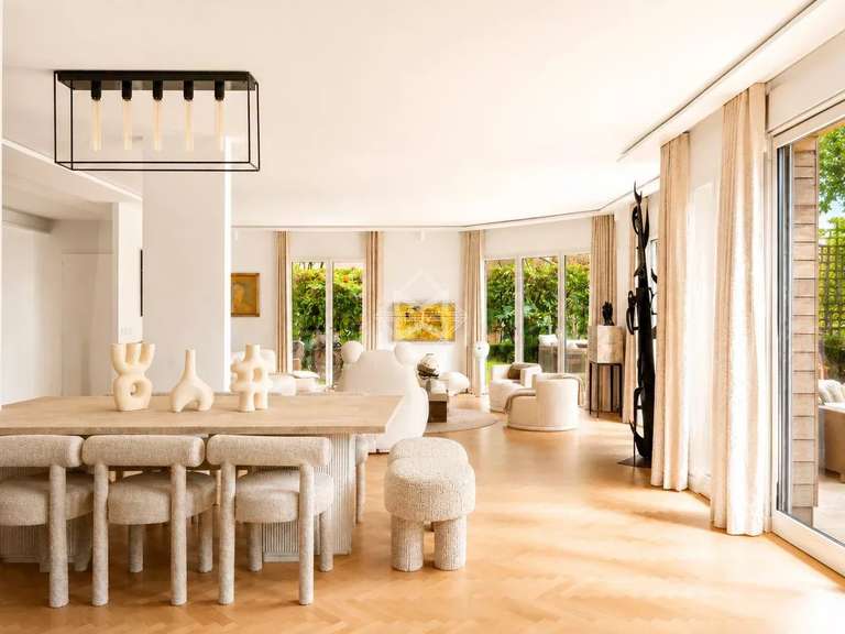 Apartment Neuilly-sur-Seine - 3 bedrooms - 165m²