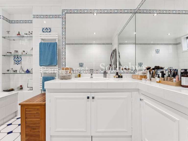 Apartment Neuilly-sur-Seine - 5 bedrooms - 151m²