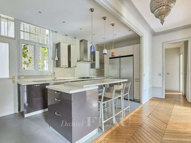 Apartment Neuilly-sur-Seine - 4 bedrooms - 143m²