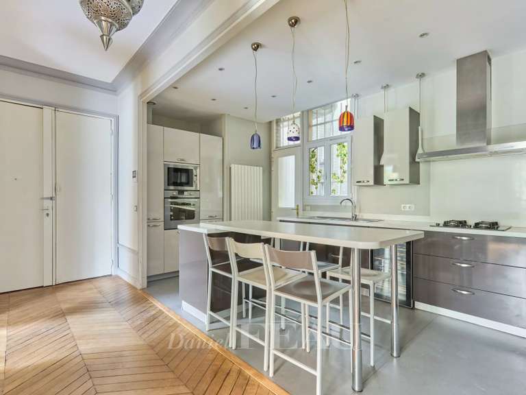 Apartment Neuilly-sur-Seine - 4 bedrooms - 143m²