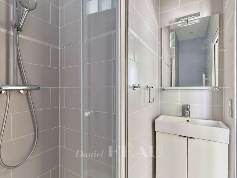 Apartment Neuilly-sur-Seine - 4 bedrooms - 143m²