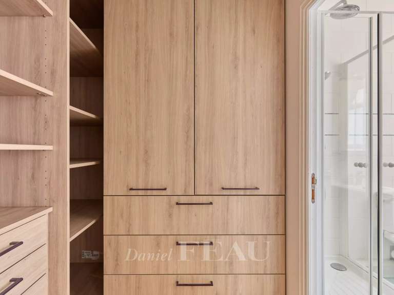 Apartment Neuilly-sur-Seine - 4 bedrooms - 143m²