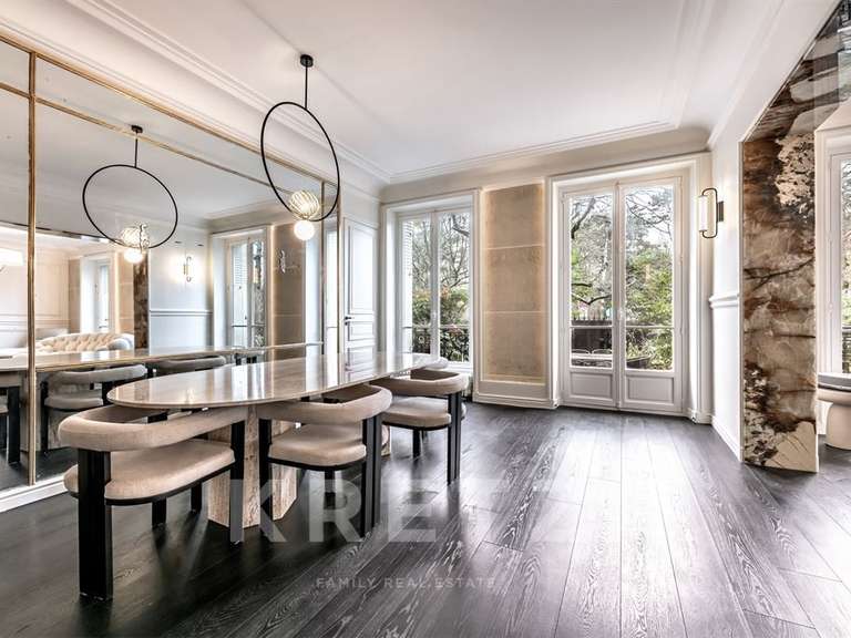 Apartment Neuilly-sur-Seine - 4 bedrooms - 200m²