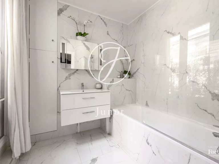 Apartment Neuilly-sur-Seine - 2 bedrooms - 124m²