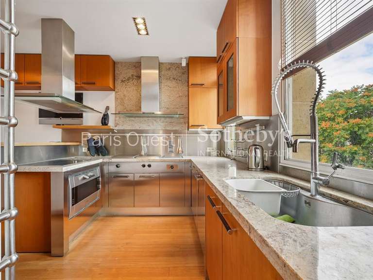 Apartment Neuilly-sur-Seine - 3 bedrooms - 242m²