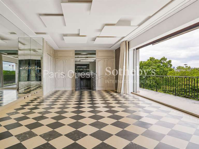Apartment Neuilly-sur-Seine - 3 bedrooms - 242m²