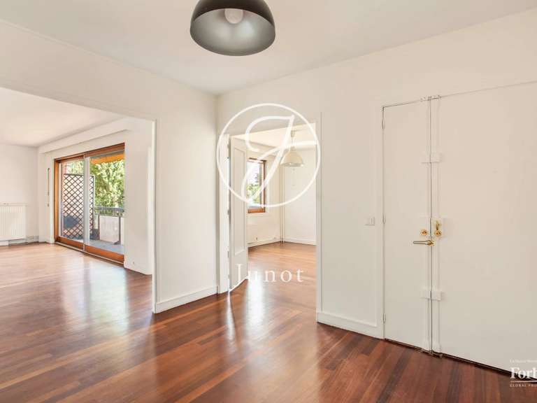 Apartment Neuilly-sur-Seine - 4 bedrooms - 154m²
