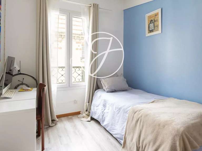 Apartment Neuilly-sur-Seine - 4 bedrooms - 129m²