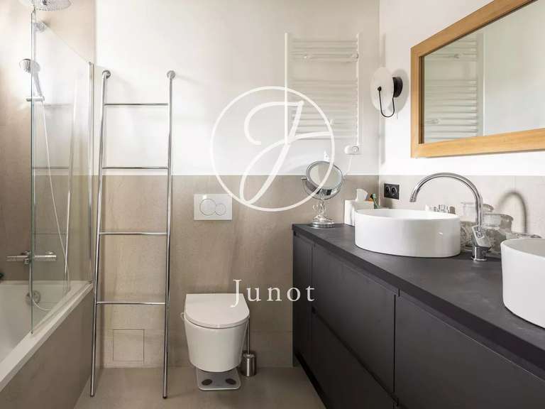 Apartment Neuilly-sur-Seine - 4 bedrooms - 129m²