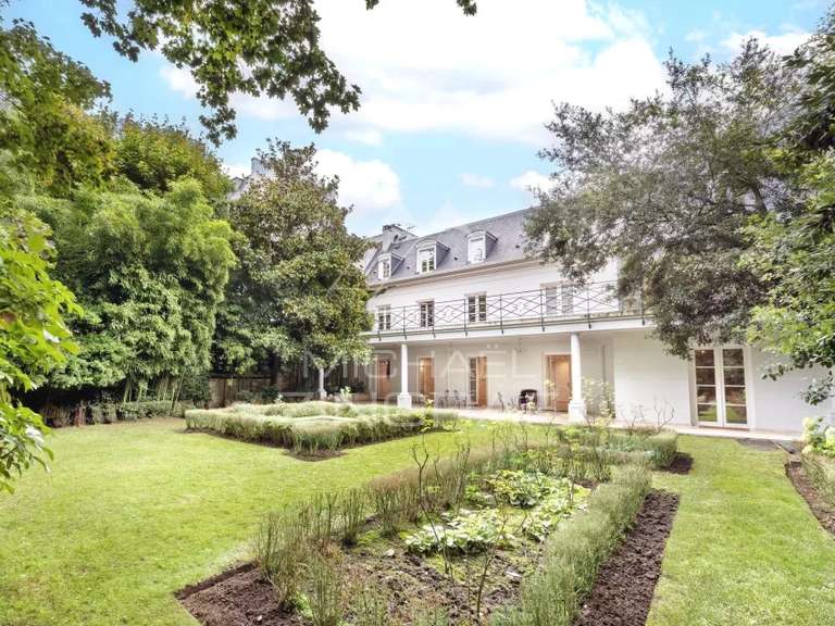 Hôtel particulier Neuilly-sur-Seine - 5 chambres - 740m²