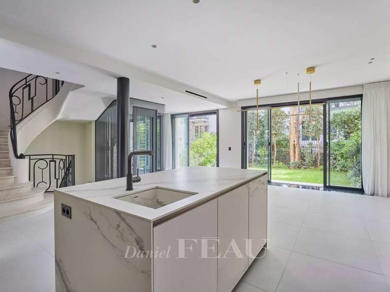 Mansion Neuilly-sur-Seine - 4 bedrooms - 345m²
