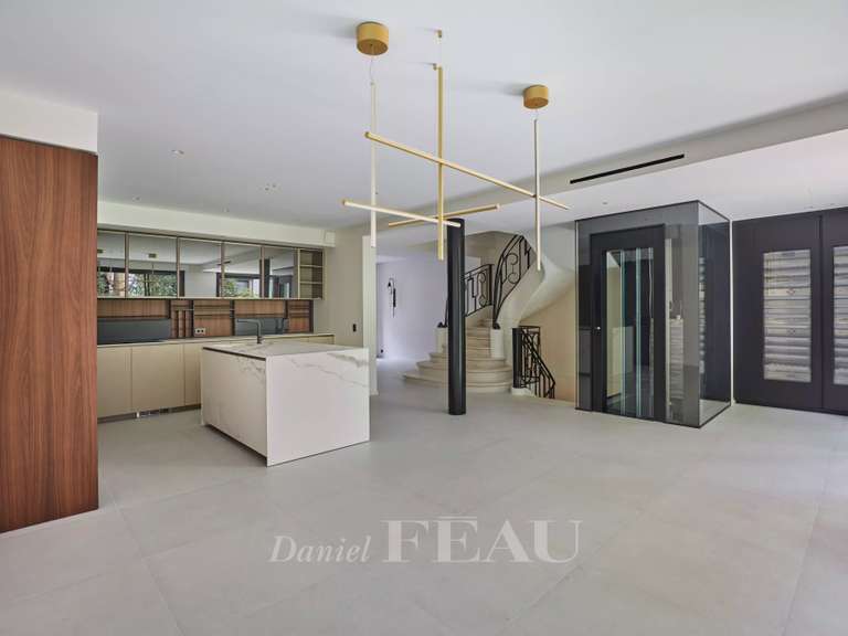 Mansion Neuilly-sur-Seine - 4 bedrooms - 345m²