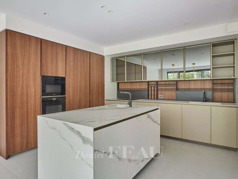 Mansion Neuilly-sur-Seine - 4 bedrooms - 345m²