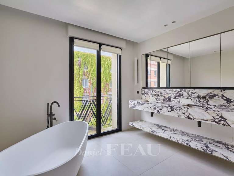 Mansion Neuilly-sur-Seine - 4 bedrooms - 345m²