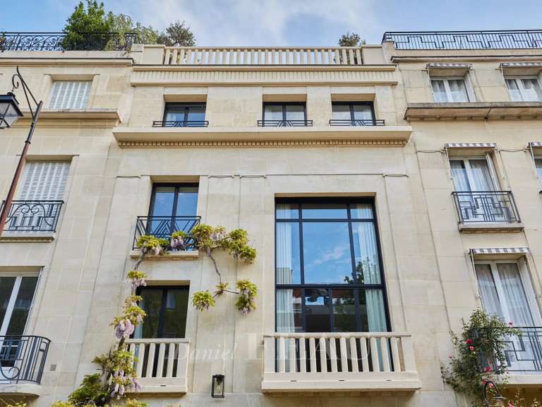 Mansion Neuilly-sur-Seine - 4 bedrooms - 345m²
