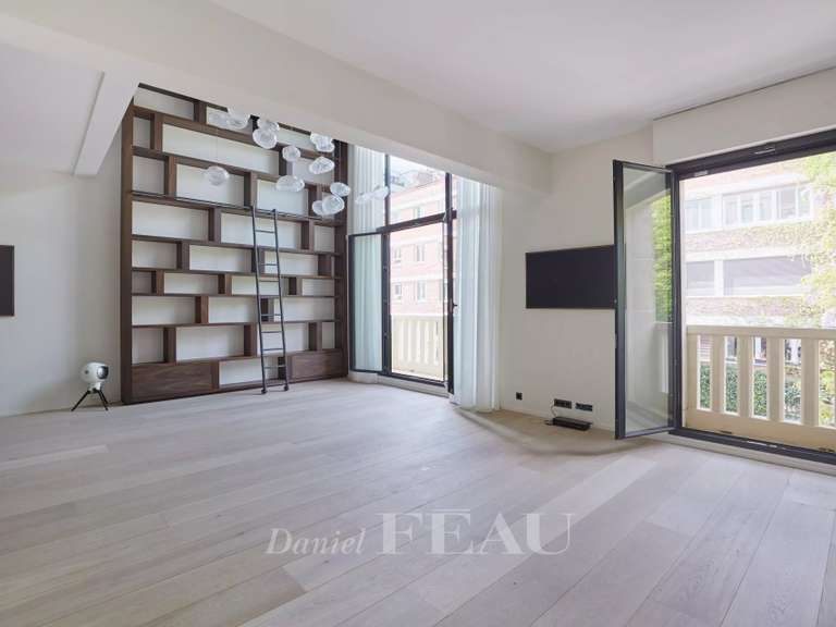 Mansion Neuilly-sur-Seine - 4 bedrooms - 345m²