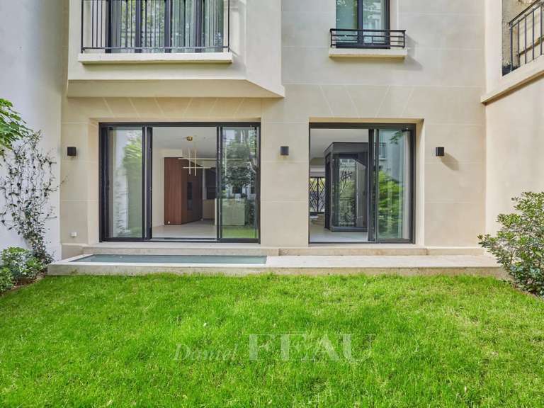 Mansion Neuilly-sur-Seine - 4 bedrooms - 345m²