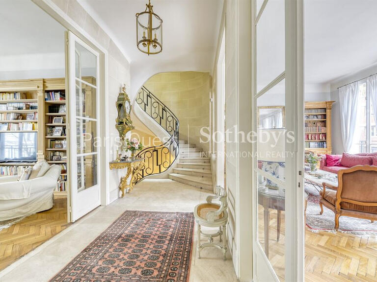 House Neuilly-sur-Seine - 4 bedrooms - 392m²