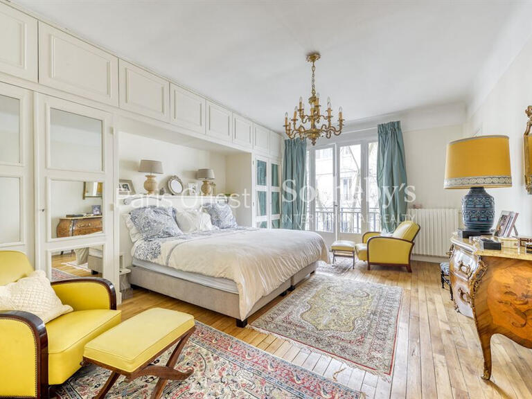 House Neuilly-sur-Seine - 4 bedrooms - 392m²