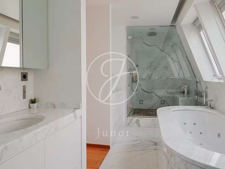 House Neuilly-sur-Seine - 3 bedrooms - 288m²