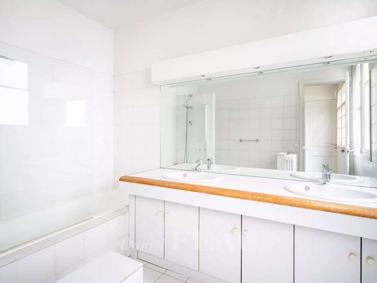 House Neuilly-sur-Seine - 5 bedrooms - 280m²